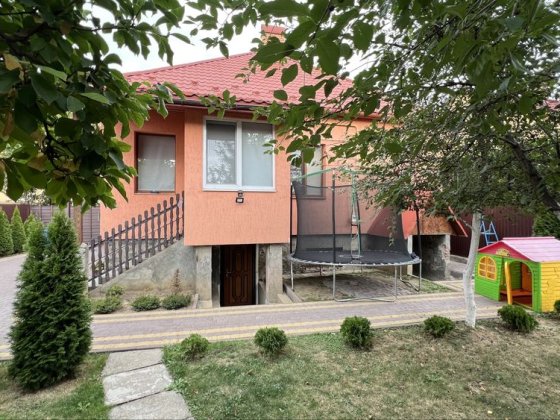 Компактний будинок в ЦЕНТРІ міста з ремонтом Мукачеве