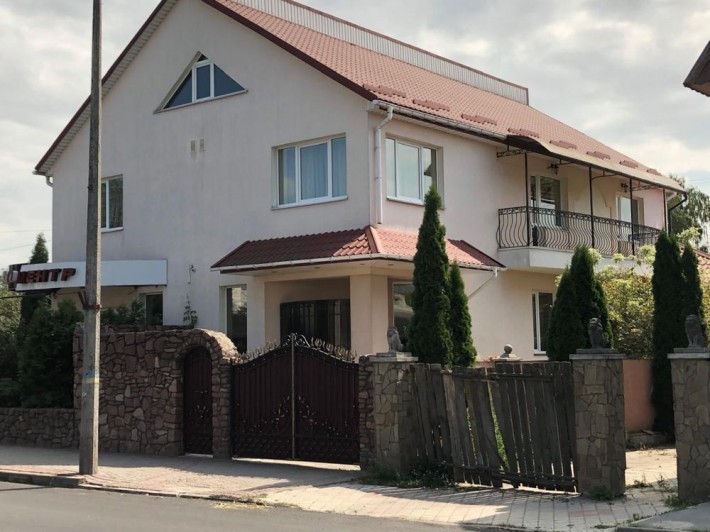 Продаж будинку в Звягелі (центр) — ідеально під житло або бізнес! - фото 1