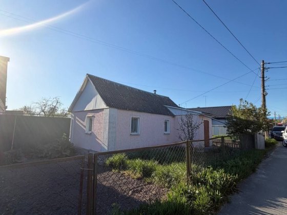Продаж будинку поруч з річкою Звягель