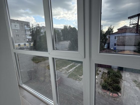 Продам  в центрі Звягель