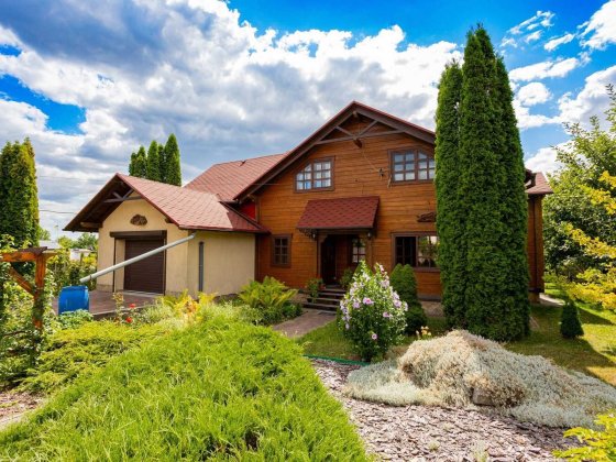 Продається  газифікований будинок 253 м² з власним укриттям! Видова ділянка 14 соток у тихому центрі