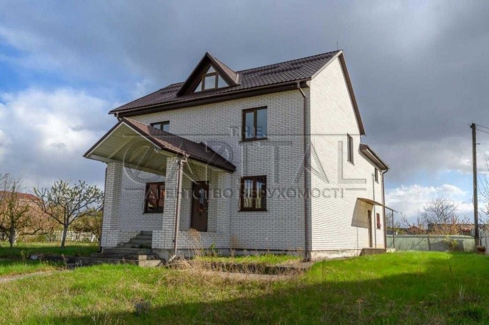 Продаж будинку м. Обухів 300 м2 - фото 1