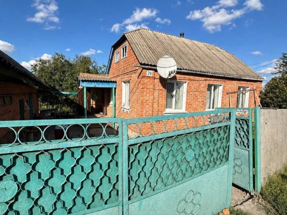 Продам будинок 58 м² із ділянкою та гаражем у Ромнах Ромны