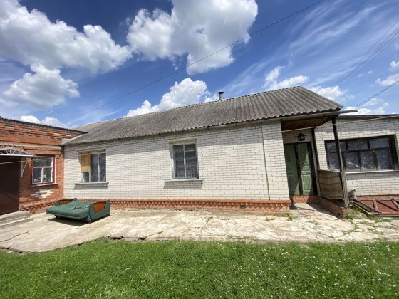 Продам приватизований будинок Ромни