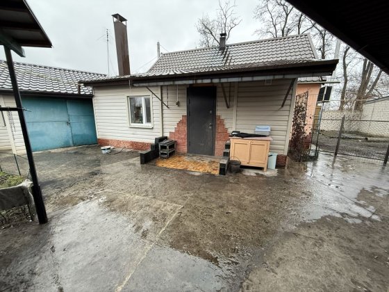 Продаж затишного будинку