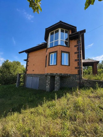 Продам двоповерховий будинок із мансардою та гаражем, центр Ромен - фото 1