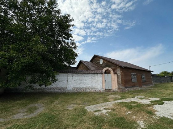 Продаж бази з будинком, гаражами та ангарами, вул. Залізнична Ромны