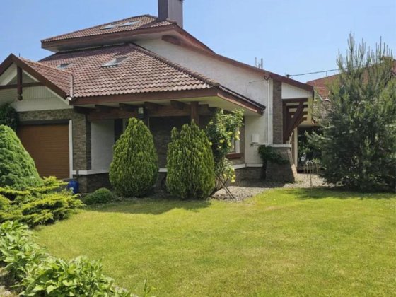 Продаж капітального Колоритного  будинку в Трускавці, Станиля.  простора доглянута територія. Трускавец