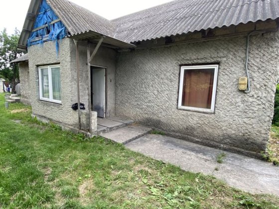 Продається 1/2 частина будинку .м.Хотин. Хотин