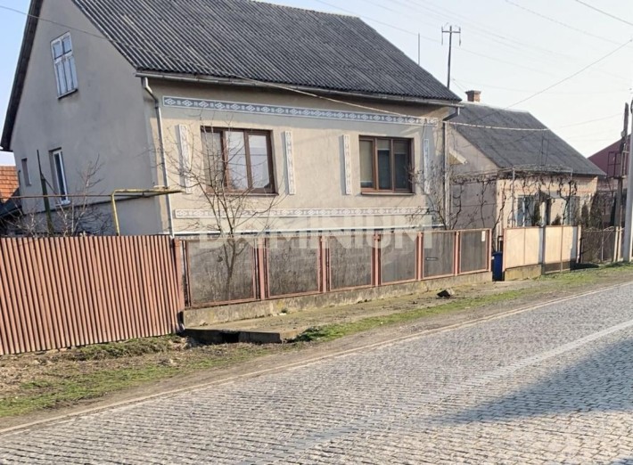 Продаються два будинки на одній території м. Хуст - фото 1