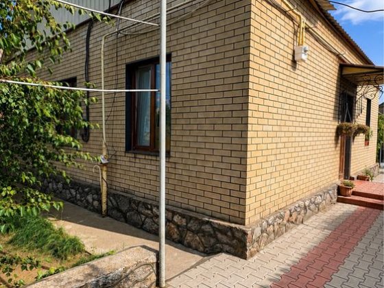 Продаж затишного будинку з басейном у Північному районі, район Предконечної.