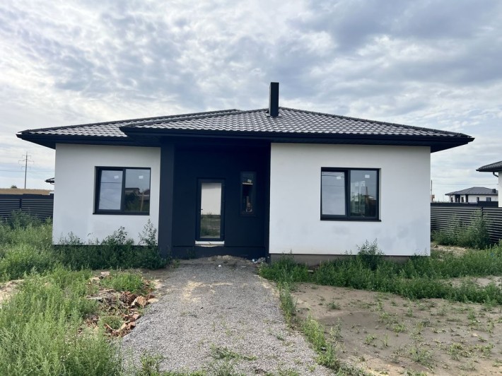 Продається будинок  107м 2 в с.Струмівка, з великою ділянкою 8,2 сотих ,локація ТОП - фото 1