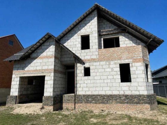 Комфортний  будинок у зручному передмісті Луцька Струмівка