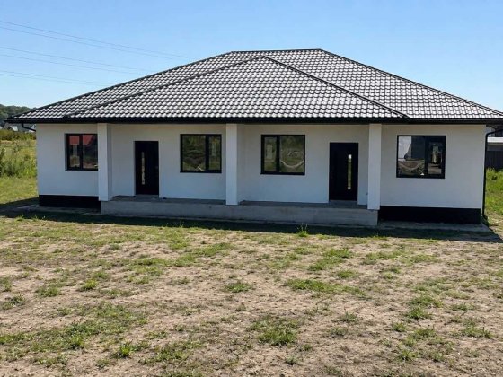 Пропонуємо до продажу сучасний будинок - дуплекс у с.Рованці. Рованці