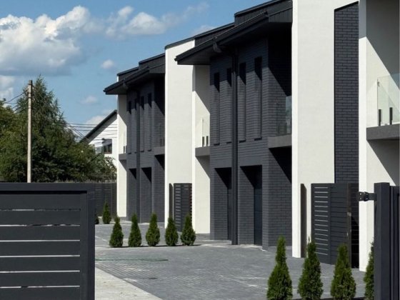 Продам будинок дуплекс в найкращому місці с.Рованці. Без комісії!! Рованцы