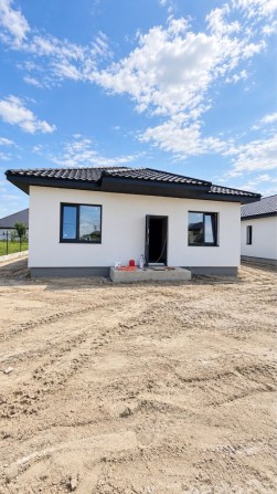Продається будинок з підвалом,будинок з укриттям в Боратині - фото 1