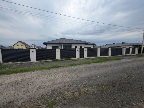 Просторий цегляний будинок з гаражем на 2 авто 12 сотих землі. Боратин