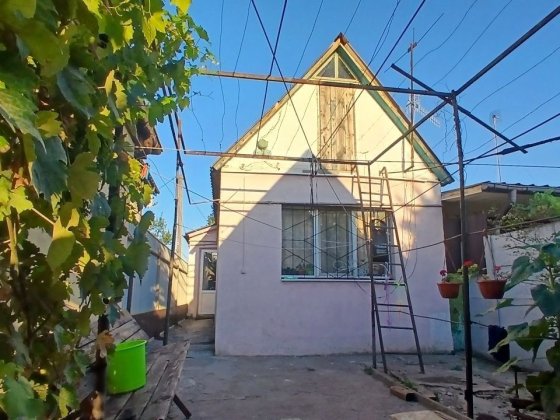 Продам пол дома  на Совхозной Підгородне