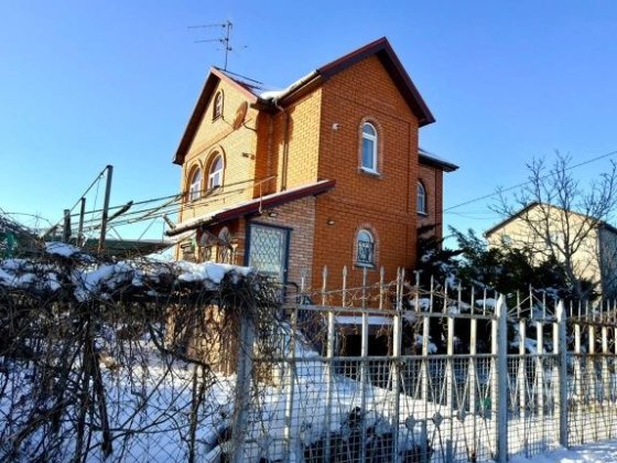Заміський 2 поверховий будинок