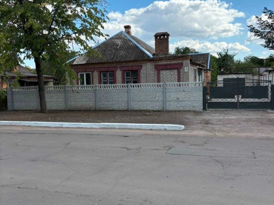 Продам будинок поруч з центром м. Апостолове Апостолово