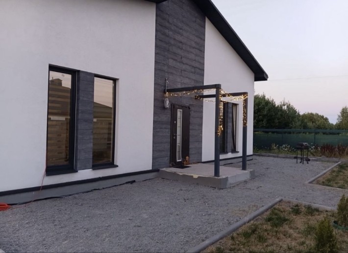 Сучасний будинок 117 м² з ремонтом | 7,7 соток | 3 спальні + тераса - фото 1