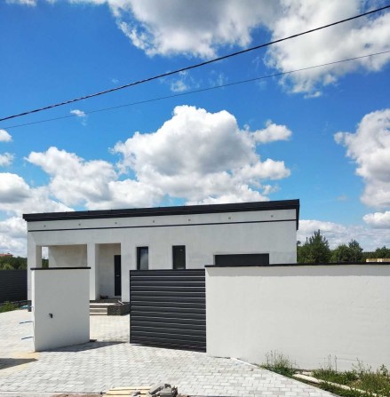 Продаж будинку в селі Зарічани - фото 1