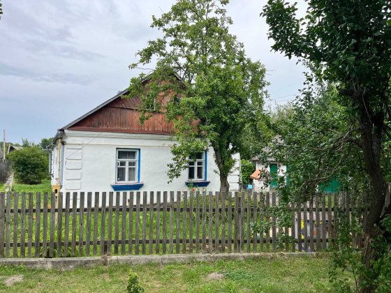 Продам будинок із земельною ділянкою Черняхов