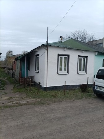 Продам дві частини будинку в центрі хорошева. - фото 1