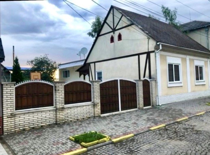 Будинок з великим двором - фото 1
