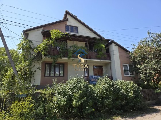 Продається великий двоповерховий будинок в м.Тячів Тячев