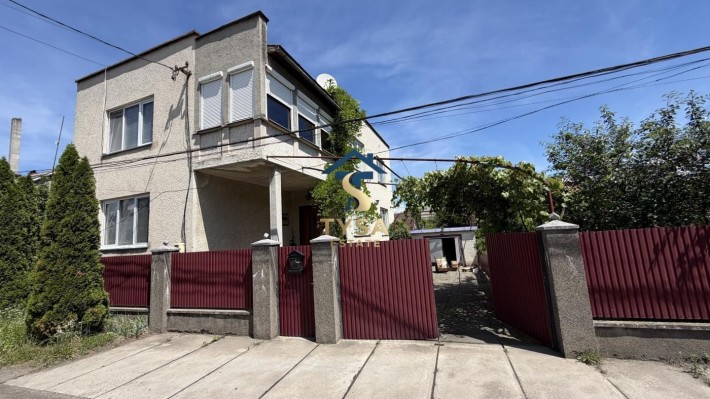 Будинок у м. Тячів, за 100 м від лікарні - фото 1