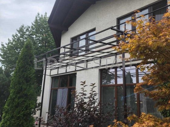 Простора резиденція з італійськими меблями + гостьовий дім із сауною, передмістя Ужгорода Минай