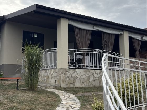 Продаж будинку з власним виходом до озера в Дийда Дыйда