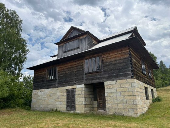 Будинок з землею в Микуличині Микуличин