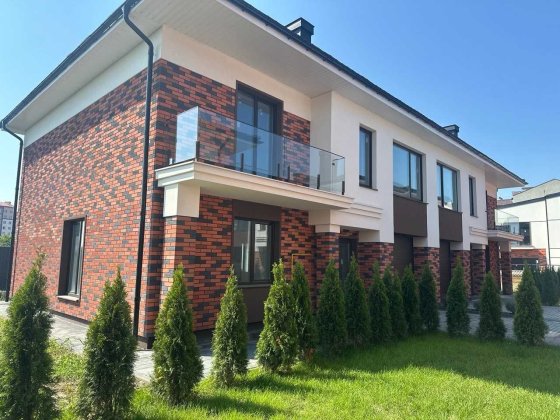 Сучасний комфортний будинок з гаражем та терасою _ 5 хв до міста  _ Готовий до ремонту Волчинец