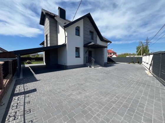 Продаєть будинок з великою земельною ділянкою Крихівці