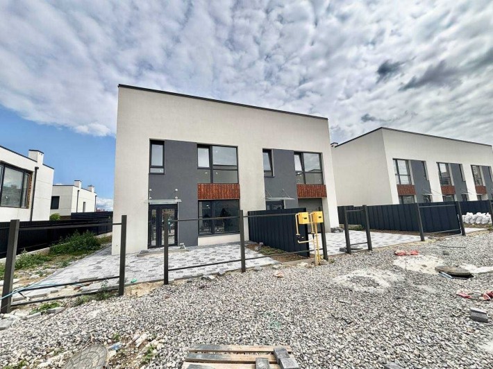 Продається сучасний Дуплекс 130 м². Ділянка 2.3 соток. Крихівці. вул. Парафіяльна. Міські комунікаці - фото 1
