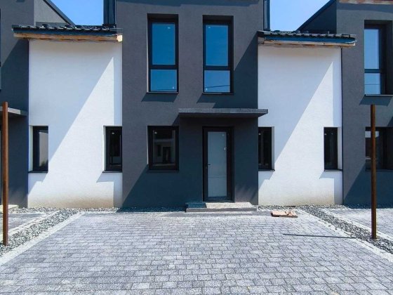 Продам зданий таунхаус, готовий до ремонту! Крихівці