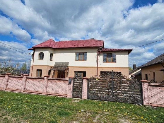 Продається ДВОповерховий будинок для великої сім"ї по ВИГІДНІЙ ціні! Угринов