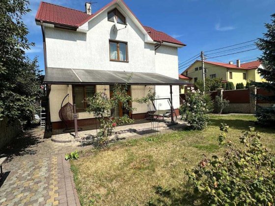 Продається готовий особняк в 5хв від міста за вигідною ціною. Угринов
