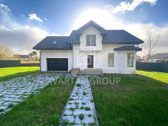 Продам великий будинок з гаражем і великою територією. Білогородка