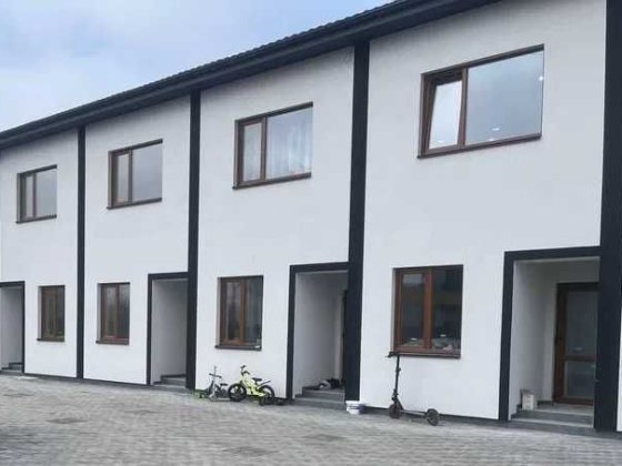 Продам таунхаус з ремонтом у Святопетрівському без комісії