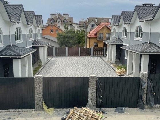 Продам таунхауси в Святопетрівському. До Києва 5 км.