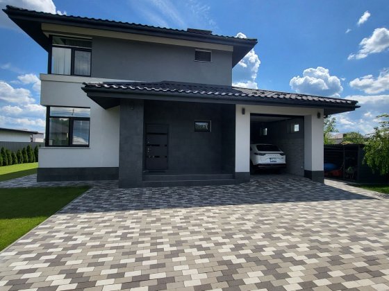 часний будинок в гарному місті