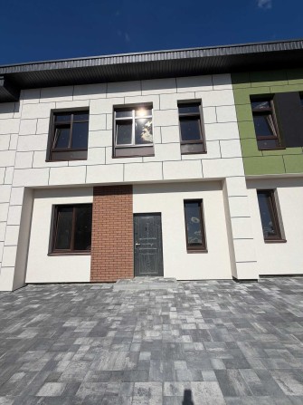 Продам таунхаус з укриттям у Святопетрівському, 98 м2, 1.5 сотки, Газ, Без комісії - фото 1