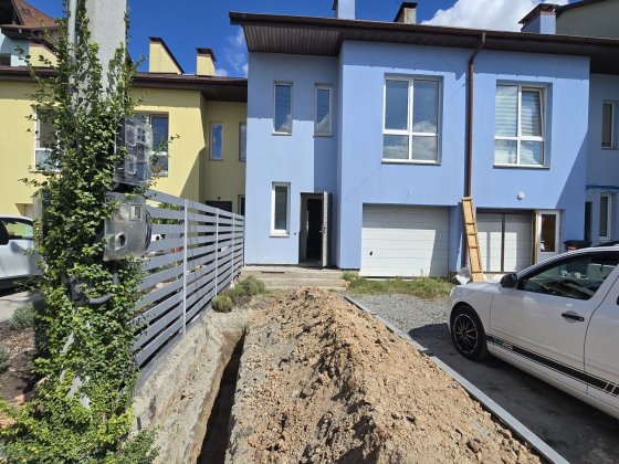 Продаж таунхауса у Ворзелі з чистовою штукатуркою є газ котел!