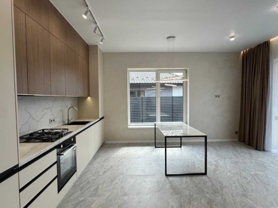 Продам одноповерховий дуплекс з новим Ремонтом.Ворзель 85м2, ділянка 2.5 соток,Газ підключено, Без К
