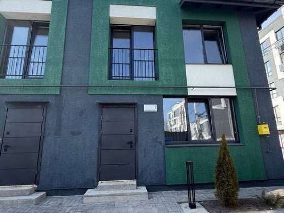 Продається Таунхаус з центральними комунікаціями у Гатному Гатне