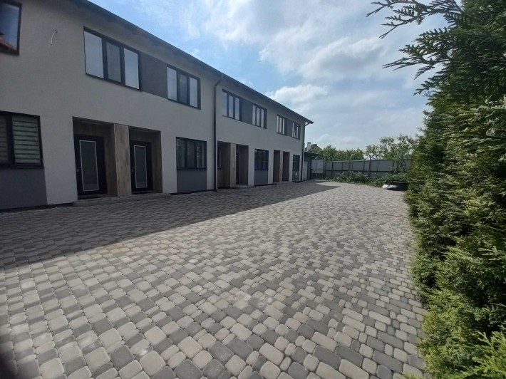 Продам таунхаус з гаражем терасою укриттям та частковим ремонтом - фото 1
