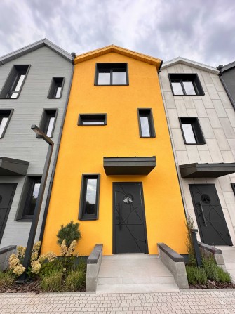 Продам готовий таун життєрадісного кольору 100кв. Гатне - фото 1
